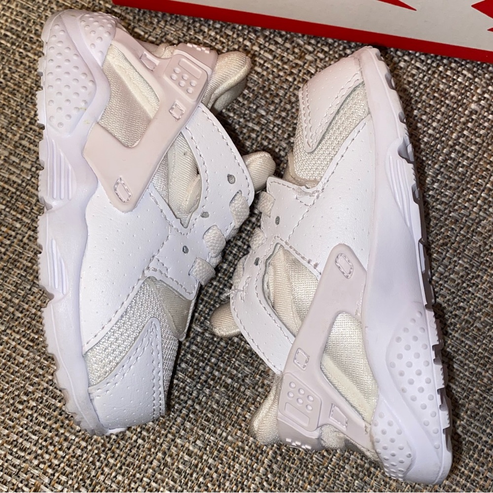 Kids Nike Huarache shoes size 5c - Picture 4 of 7